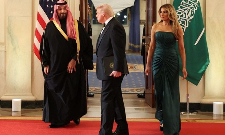 ميلانيا ترامب ترتدي فستاناً بلون العلم السعودي