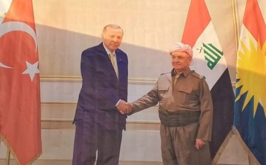 البارزاني يدعو إلى السلام في المنطقة