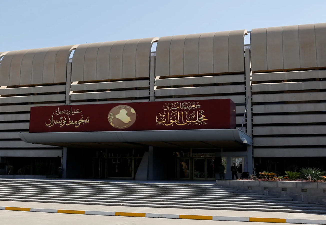 خبير قانوني يطالب رئيس البرلمان الجديد بتطبيق النظام الداخلي والقوانين والنصوص الدستورية