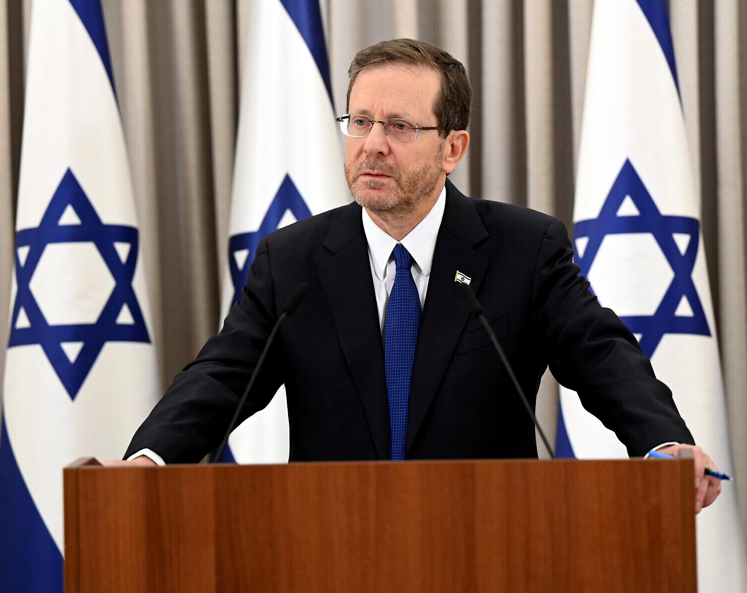 هرتسوغ يرفض دعوات ترامب للعفو عن نتنياهو بتهم الفساد