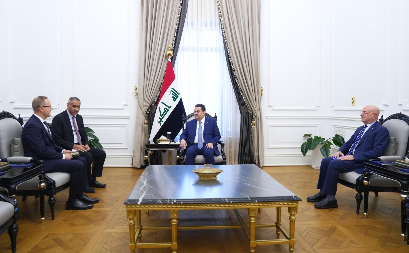 العراق وفنلندا يؤكدان على تعزيز التعاون بين البلدين