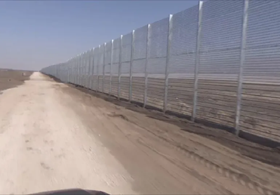 إسرائيل تبدأ بناء جدار ​​على الحدود مع الأردن بطول (80) كم