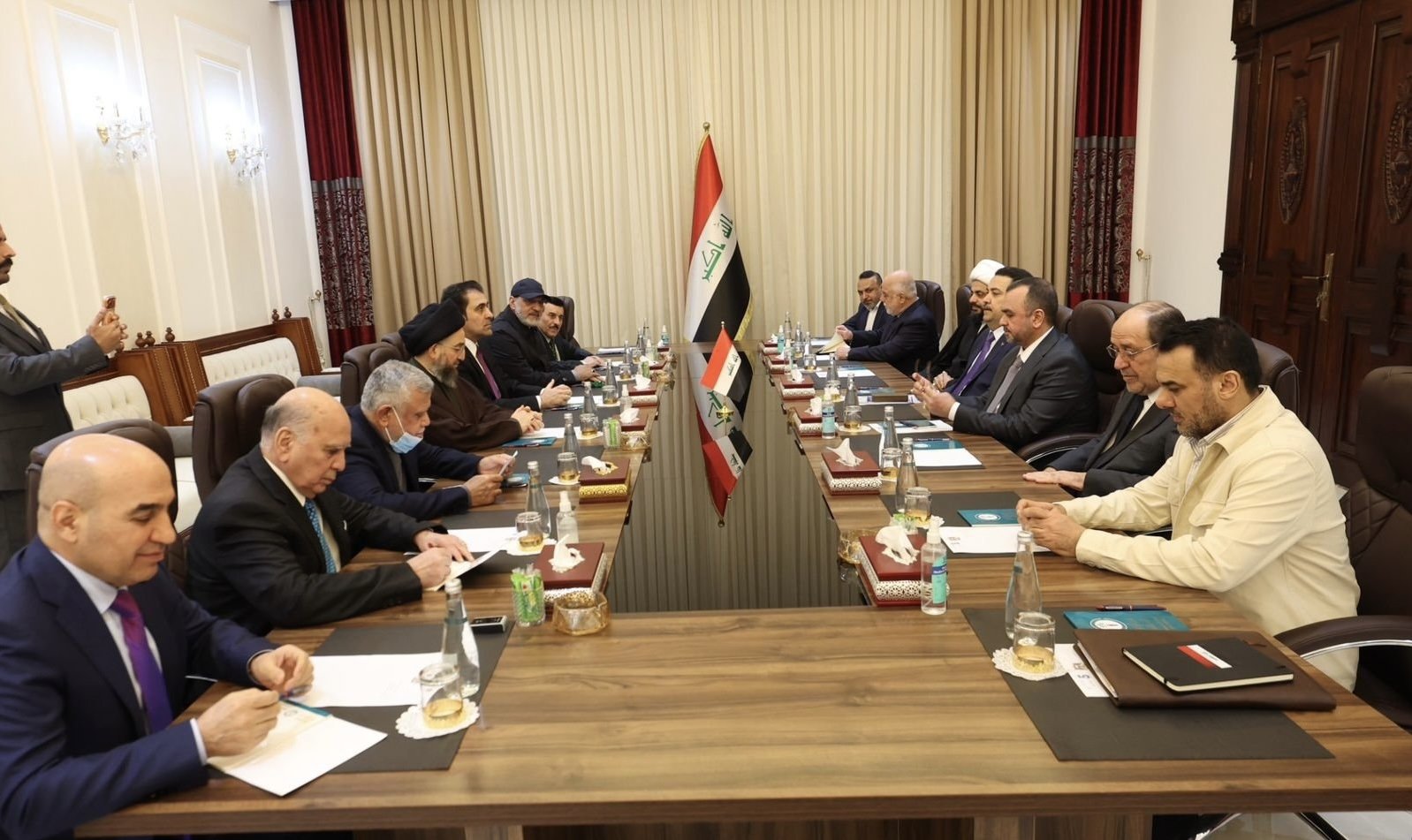 النفاق.. الإطار الإيراني يدعو إلى ” الإتفاق” بين حزبي بارزاني وطالباني بشأن المرشح لرئاسة الجمهورية