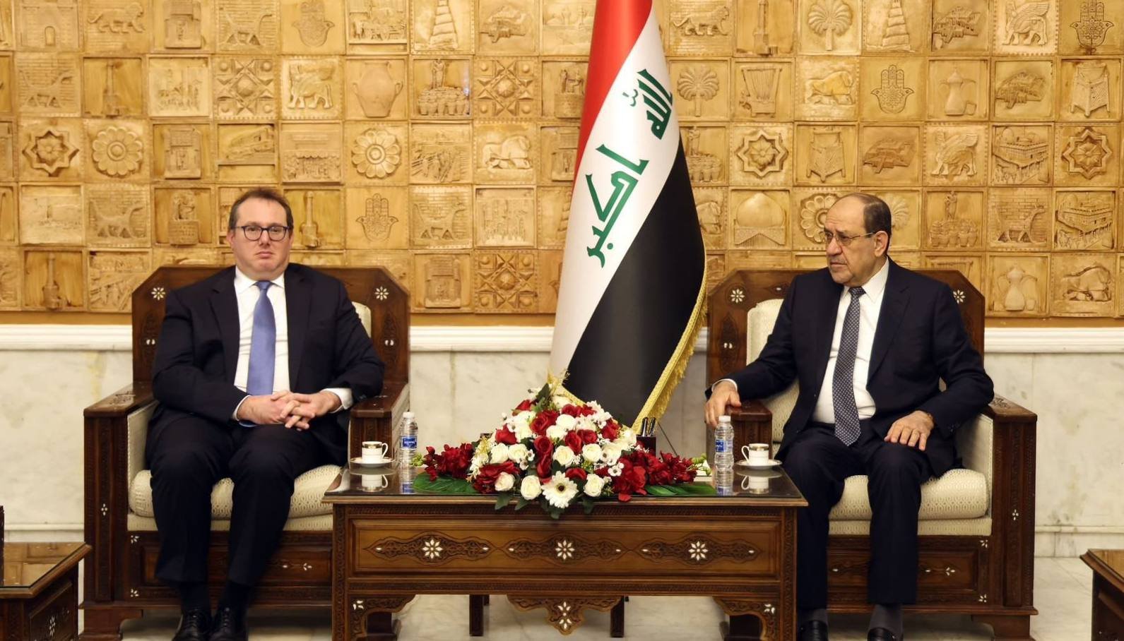 المالكي وهاريس يبحثان العلاقات الثنائية بين البلدين