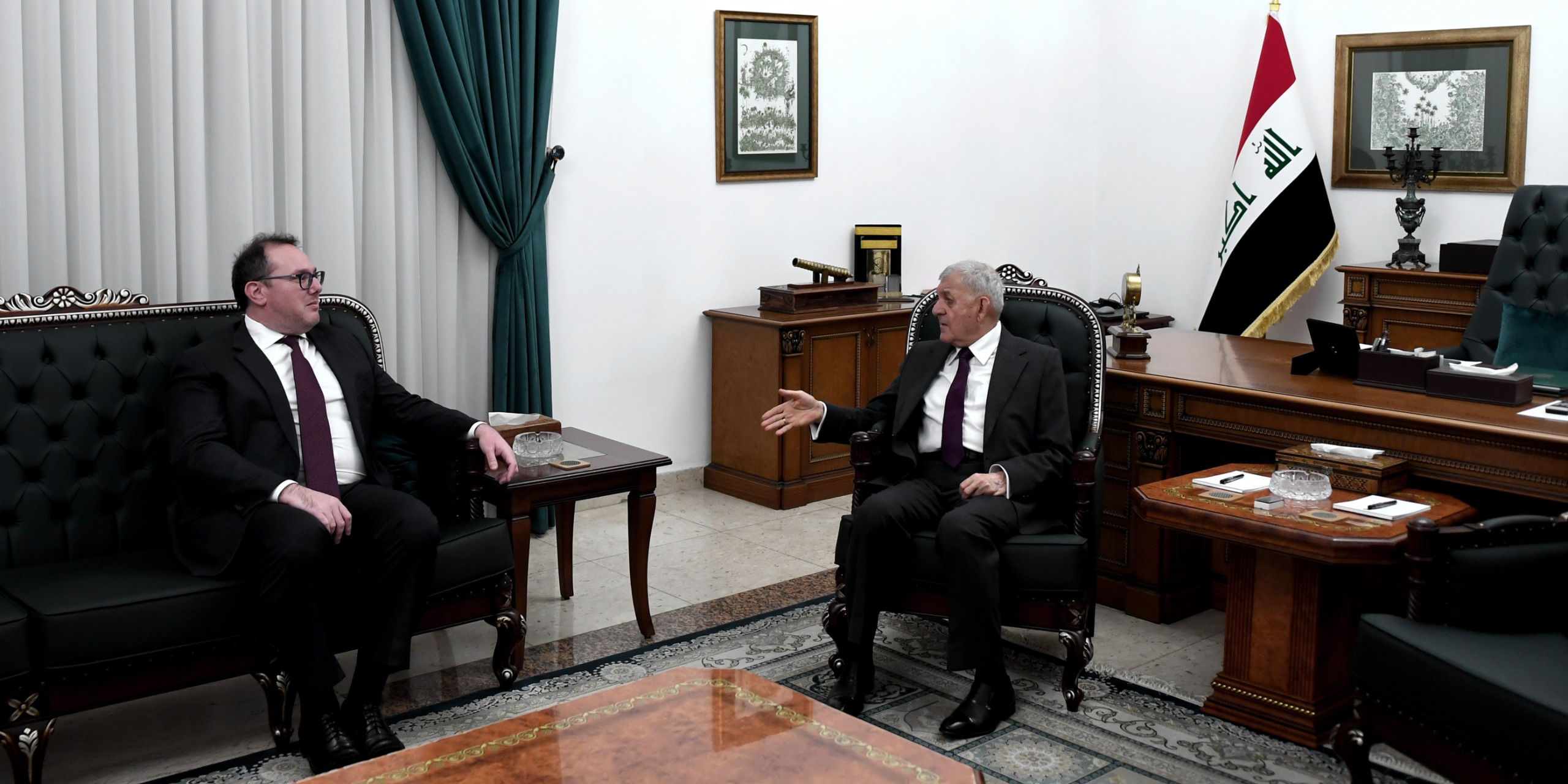 رشيد للقائم بأعمال السفارة الأمريكية: رجاءً لا تستهدفون الحبيبة إيران عسكرياً!