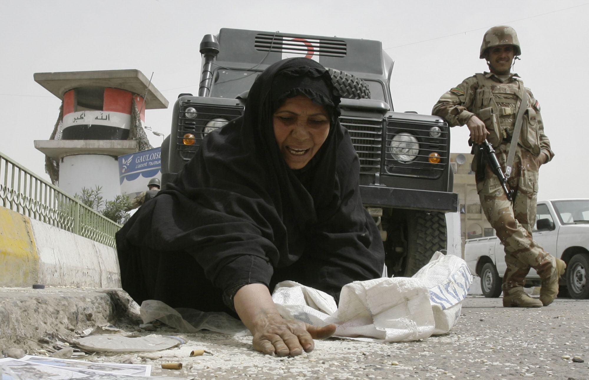 الفساد والفشل والرواتب الخيالية للحيتان والنفقات المبالغ فيها وراء ظنك معيشة المواطن