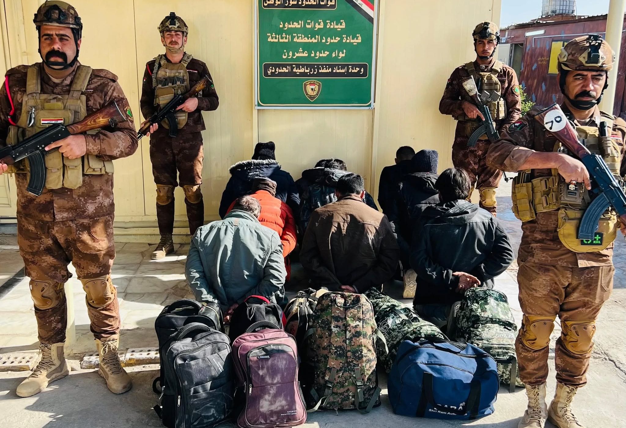 قوات الحدود تلقي القبض على (22) متسللاً آسيوياً قادمين من العمق الإيراني