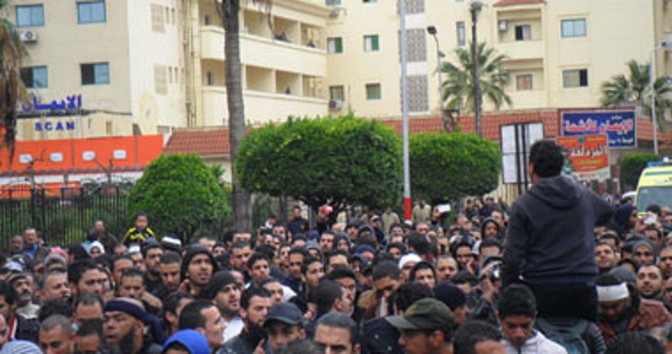 عمال المصانع في بورسعيد ينضمون الى الاحتجاجات