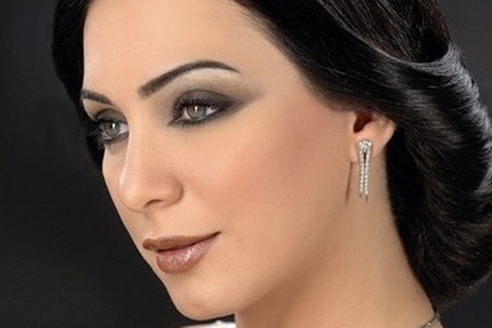 الفنانة السورية “سلاف فواخرجي” وصيفة ملكة العرب الثانية