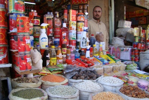 وزارة التجارة لا تمتلك خزين غذائي ستراتيجي كافي لسد النقص الحاصل في السوق مما يؤدي الى زيادة الاسعار