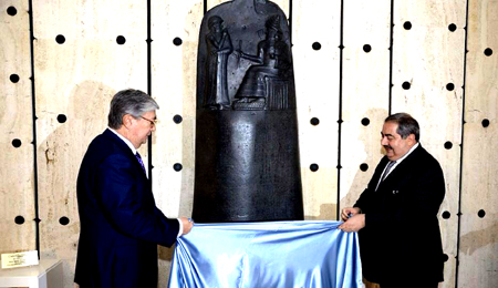 العراق يهدي “مسلة حمورابي” للامم المتحدة