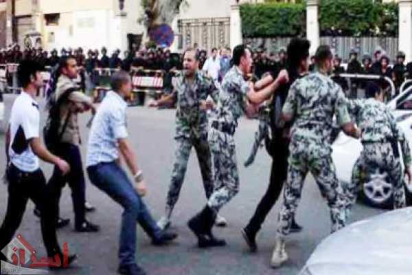 مصر تعتقل المئات من “عناصر” الاخوان بعد يوم دام