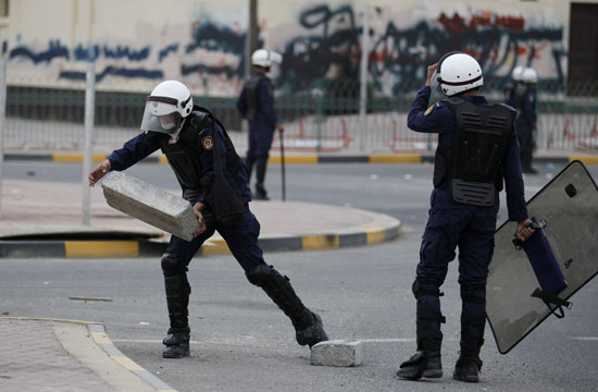 الشرطة البحرينية تفرق تظاهرة