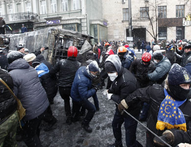 تجدد الاشتباكات بين المتظاهرين والشرطة في كيف