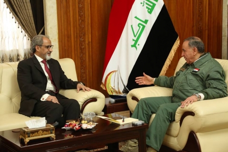 وزير الدفاع والسفير الكويتي يبحثان التعاون بين البلدين