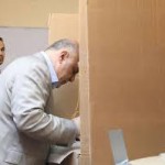 مفوضية الانتخابات توضح سبب تصويت العبادي في مركز اقتراع الكرادة