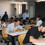 كنا نسير بالاسئلة المختومة في الشوارع