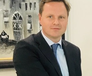 السفير البريطاني في بغداد:بلادي تدرس كل الخيارات في علاقتها مع العراق بشأن استخدام العنف ضد المتظاهرين