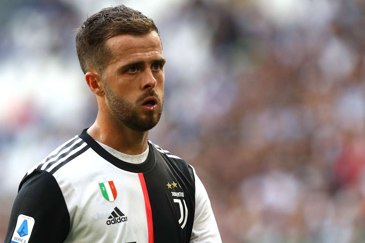 ميراليم بيانيتش ينتقل إلى برشلونة لمدة 4 سنوات