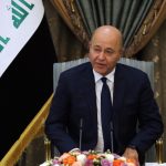 بعد دوس صور رئيس الوزراء بأحذية الحشد ..صالح يؤكد على ” أحترام السيادة”!