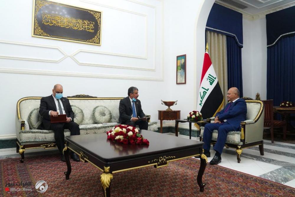 صالح يتسلم دعوة رسمية لزيارة الكويت