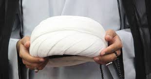 صاحب العمامة واختلاف الأزمنة