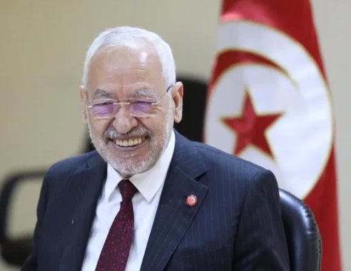مقترح لعقد لقاء للرئاسات الثلاث التونسية لحل أزمة البلاد