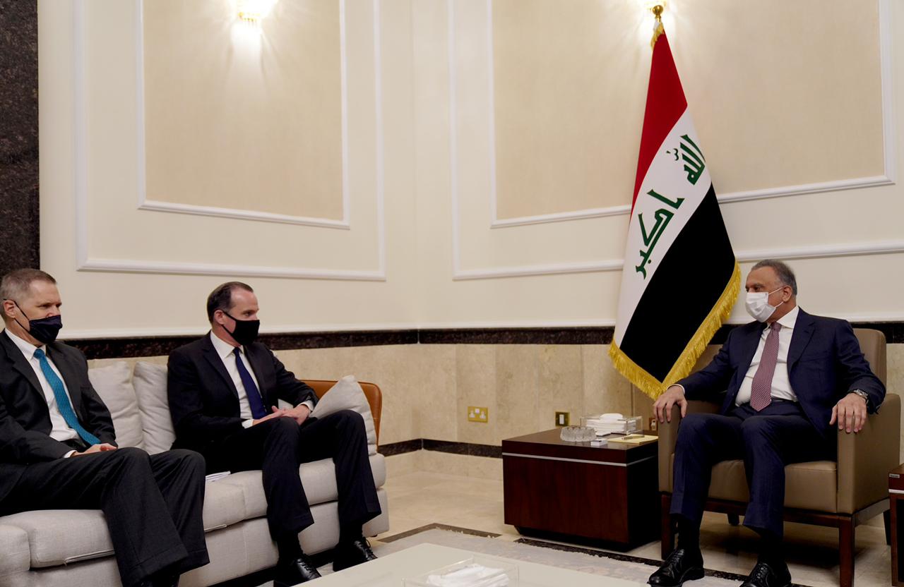الكاظمي وماكغورك يؤكدان على تعزيز التعاون بين العراق وامريكا