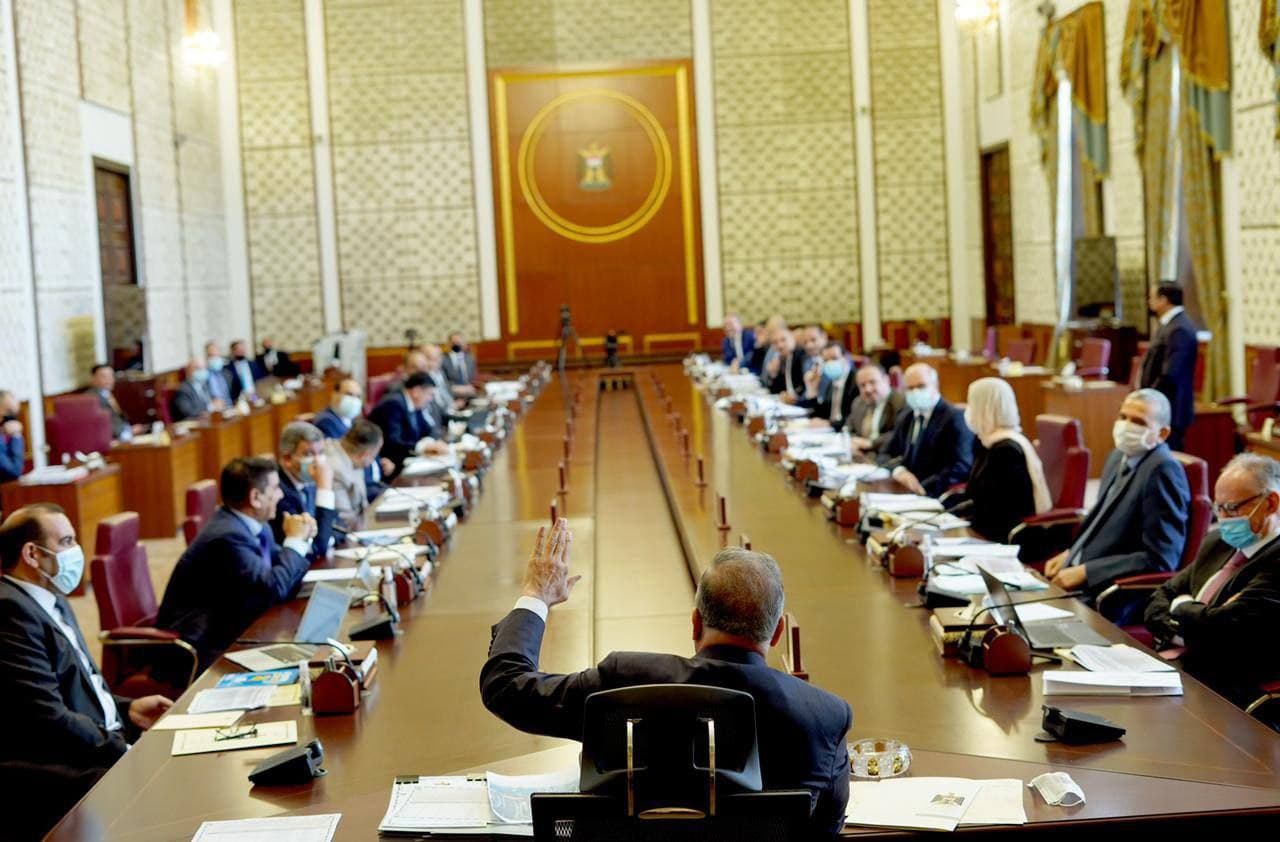 دولة تخفض عملتها وبنفس الوقت تنهب مواطنها ..!