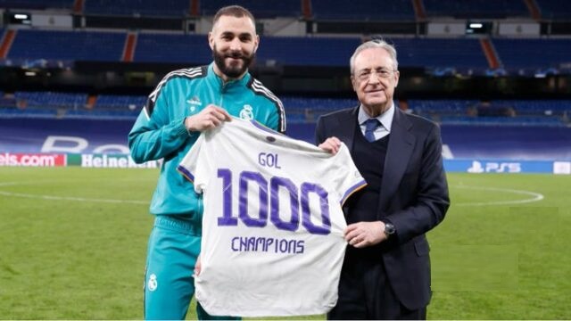 رئيس ريال مدريد  يمنح بنزيما قميصا تاريخيا لتسجيله هدف الملكي الـ 1000 بدوري الابطال