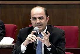 نائب سابق:العراق بحاجة إلى تعديل الدستور