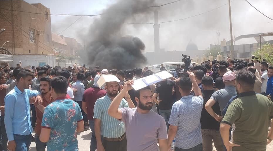 تظاهرة في الديوانية للمطالبة بإقالة محافظها