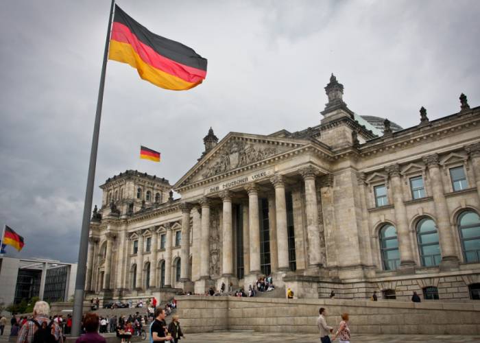 المانيا تنصح مواطنيها بتخزين الأغذية والأدوية في منازلهم