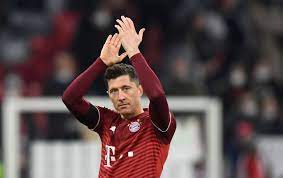 ليفاندوفسكي يعلن إنتهاء عمله مع بايرن ميونخ