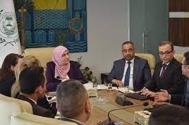 وزيرة المالية توجه المصارف الحكومية بالعمل الإلكتروني بدلا من الورقي