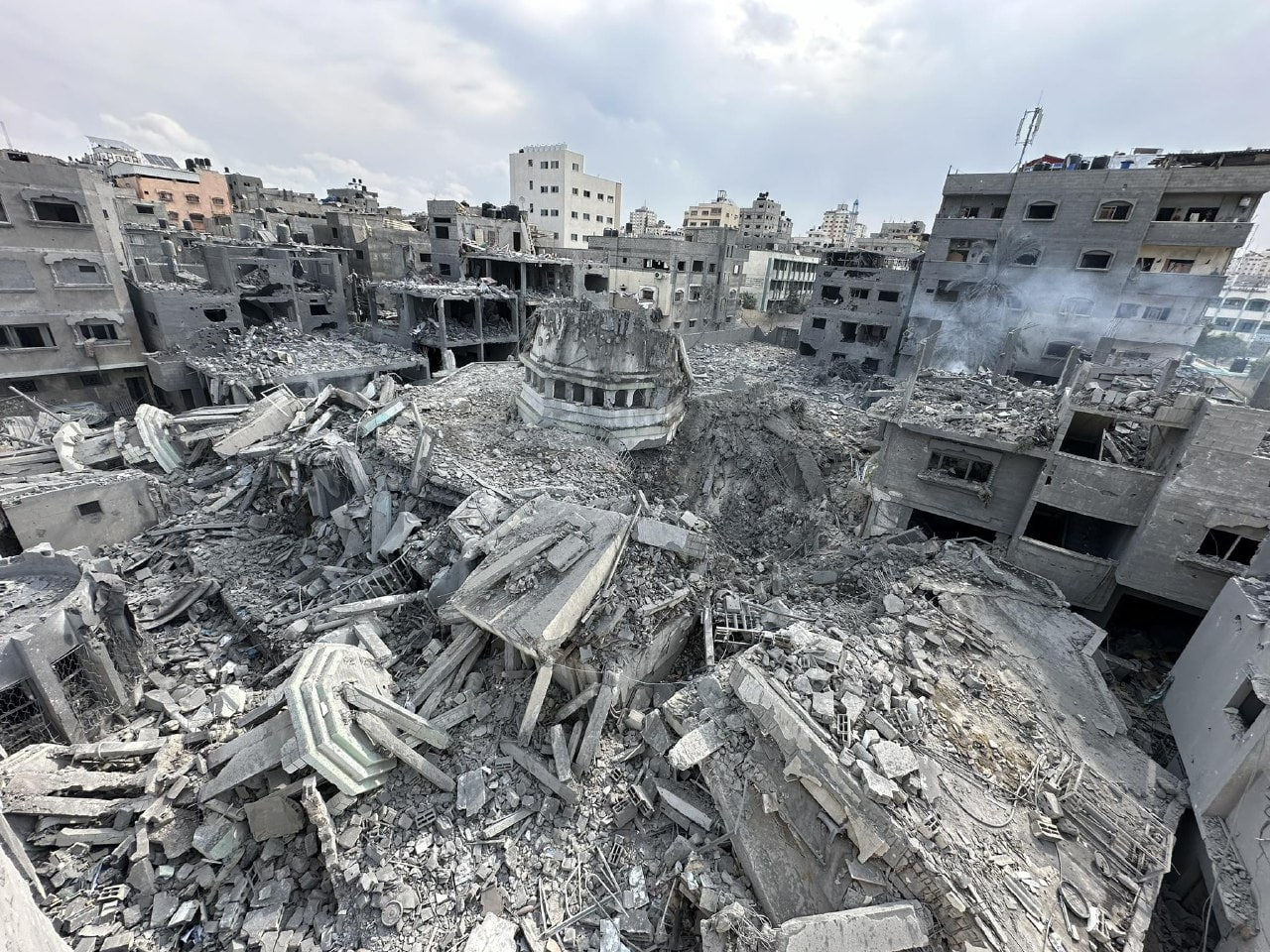 أكثر من (7) آلاف شهيد في غزة وعشرات الآلاف من المفقودين والمصابين