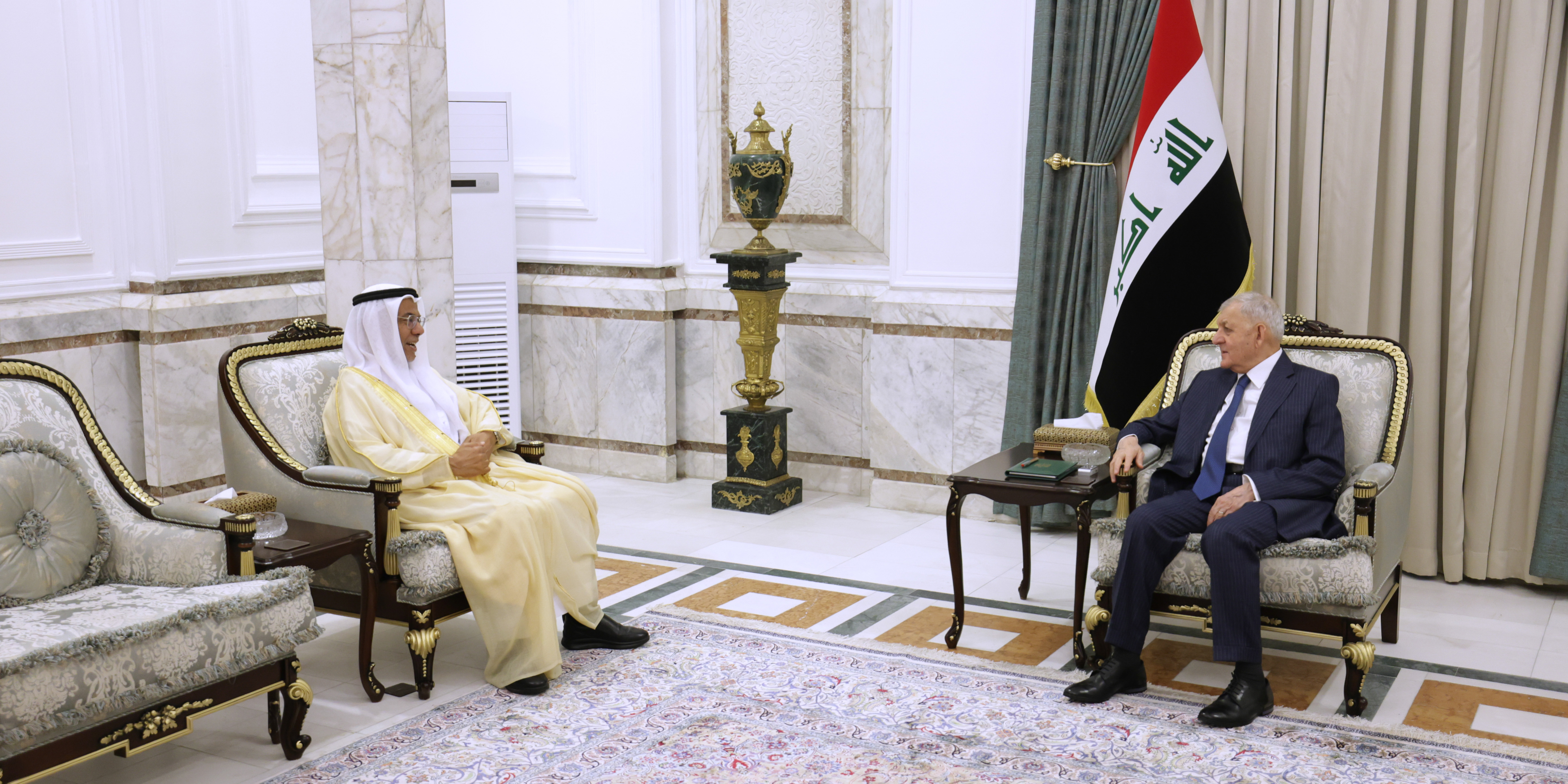 العراق والإمارات يؤكدان على تعزيز التعاون بين البلدين