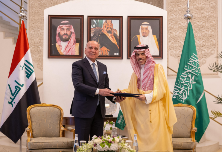وزير الخارجية السعودي يتسلم دعوة ملكها لحضور قمة بغداد