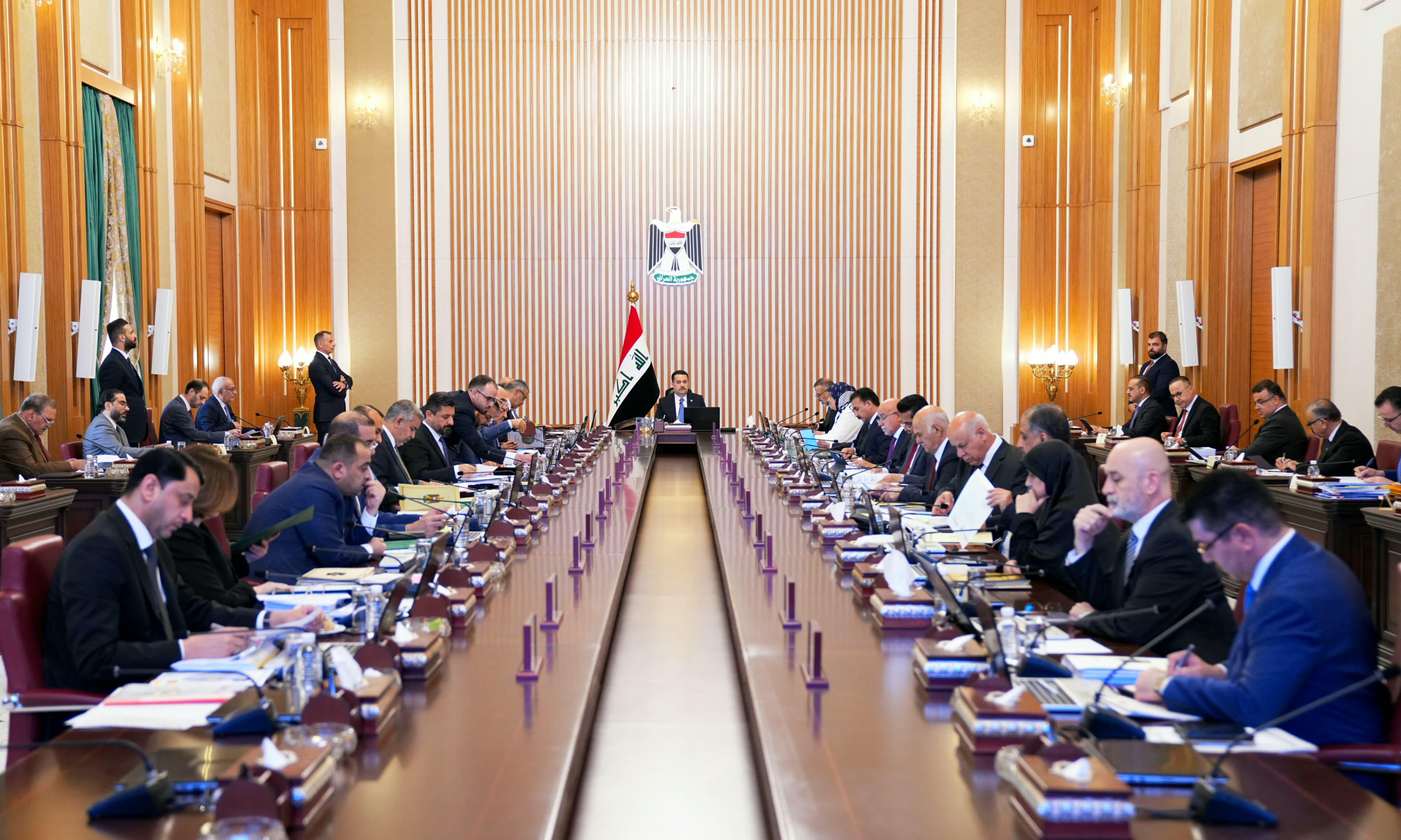 مجلس الوزراء يوافق على إستيراد السكائر الإلكترونية والأراكيل الإلكترونية “لخدمة الشعب”!