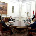 الولائيون يجتمعون في مبنى رئاسة الجمهورية لنصرة إيران