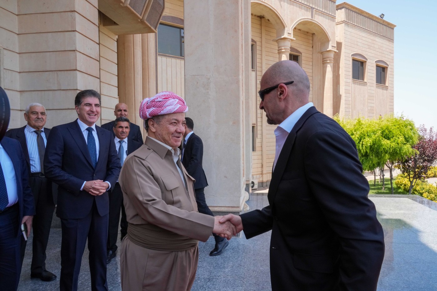 حزبي بارزاني وطالباني يتفقان على مواصلة الحوار مع بغداد لحل أزمة الرواتب