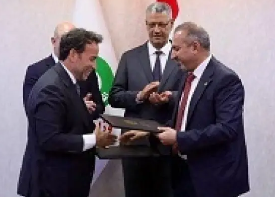 وزارة النفط تعلن عن توقيع عقد مع شركة أمريكية لتطوير الإنتاج في حقل عكاز الغازي في الانبار