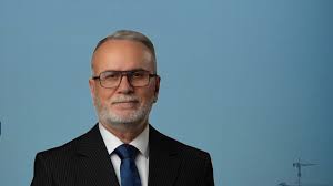 إحالة محافظ بغداد على التقاعد