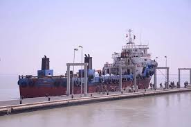 مصدر حكومي:احتجاز مؤقت لثلاث سفن نفطية للتأكد من أوراقها الرسمية