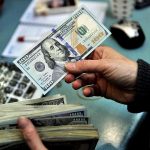 اليوم.. انخفاض في أسعار صرف الدولار