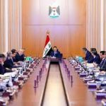 السوداني يستعرض في مجلس الوزراء كيف صافح ترامب!