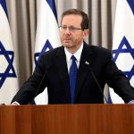 هرتسوغ يرفض دعوات ترامب للعفو عن نتنياهو بتهم الفساد