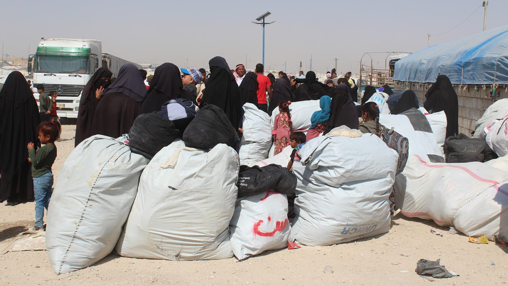 مصدر أمني: مغادرة (834) عراقياً مخيم الهول السوري تجاه البلد