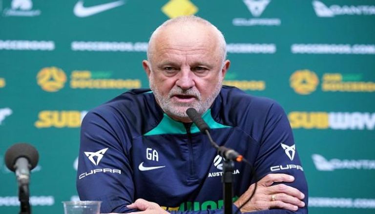 أرنولد يتابع اللاعب العراقي إبراهيم بايش في الإمارات