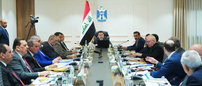 بعد أن أغرق العراق بالفساد والعجز المالي..السوداني يؤكد على تعظيم الإيرادات